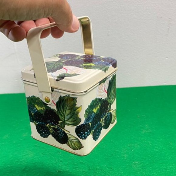 Vintage Tin Jewelry Box with Key, Storage Keepsake Box, Trinket Box, Ring Box, H - Picture 11 of 11